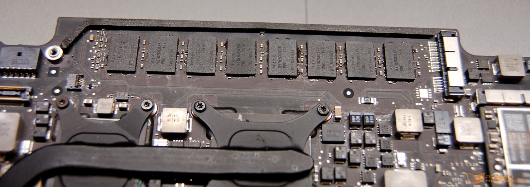 Плата macbook air с замененной оперативной памятью HYNIX Плата macbook air с замененной оперативной памятью HYNIX