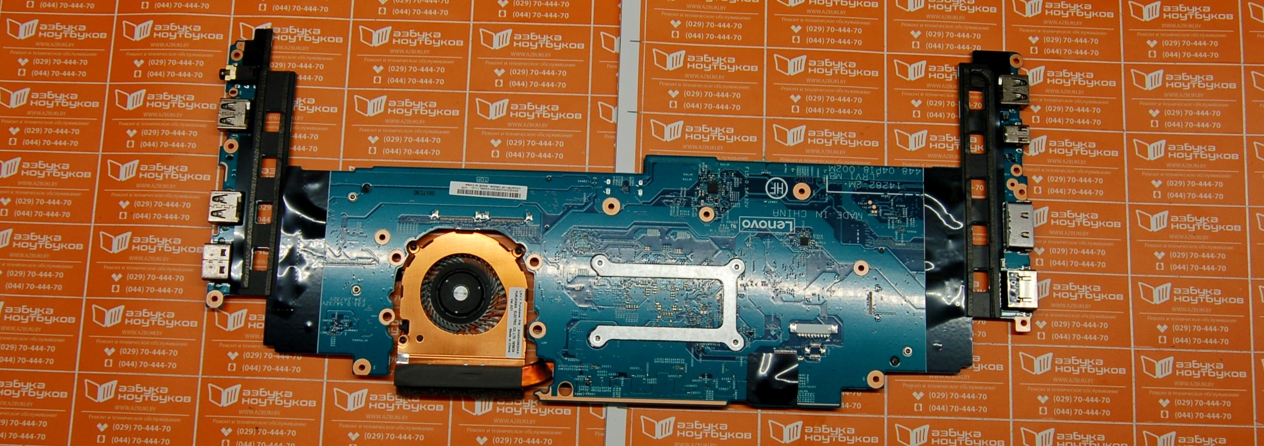 Материнская плата ноутбука Lenovo Carbon X1 Gen4 - вид со стороны клавиатуры. Материнская плата ноутбука Lenovo Carbon X1 Gen4 - вид со стороны клавиатуры.