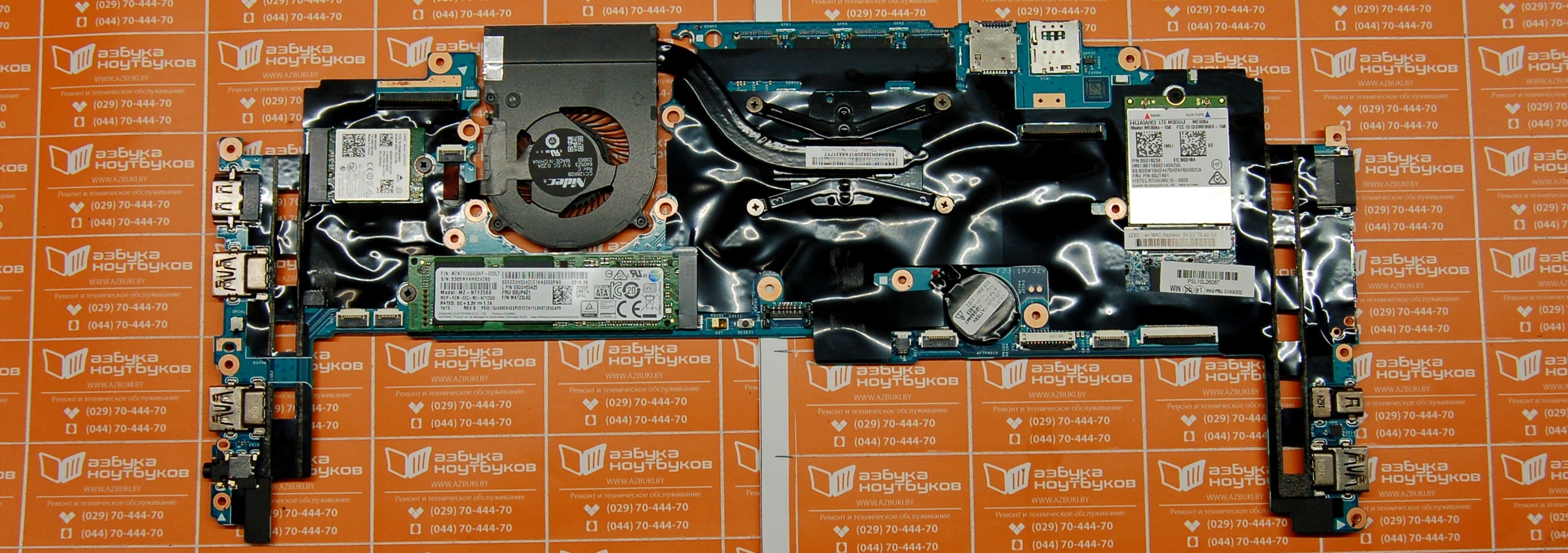 Материнская плата ноутбука Lenovo Carbon X1 Gen4 - вид со стороны процессора и SSD. Материнская плата ноутбука Lenovo Carbon X1 Gen4 - вид со стороны процессора и SSD.