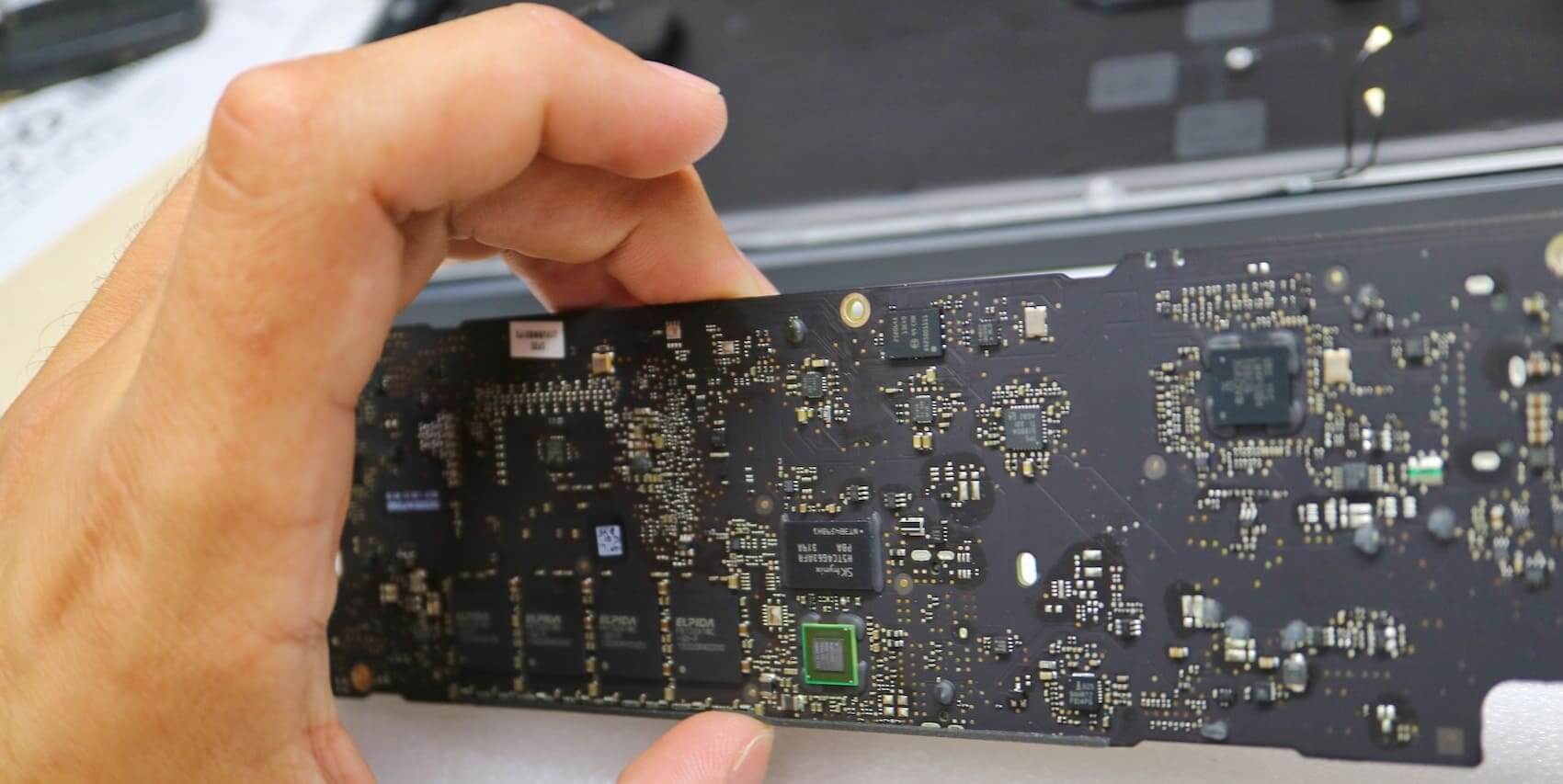 Нагрелся и перестал включаться Apple MacBook Air 13" MD760LL/A