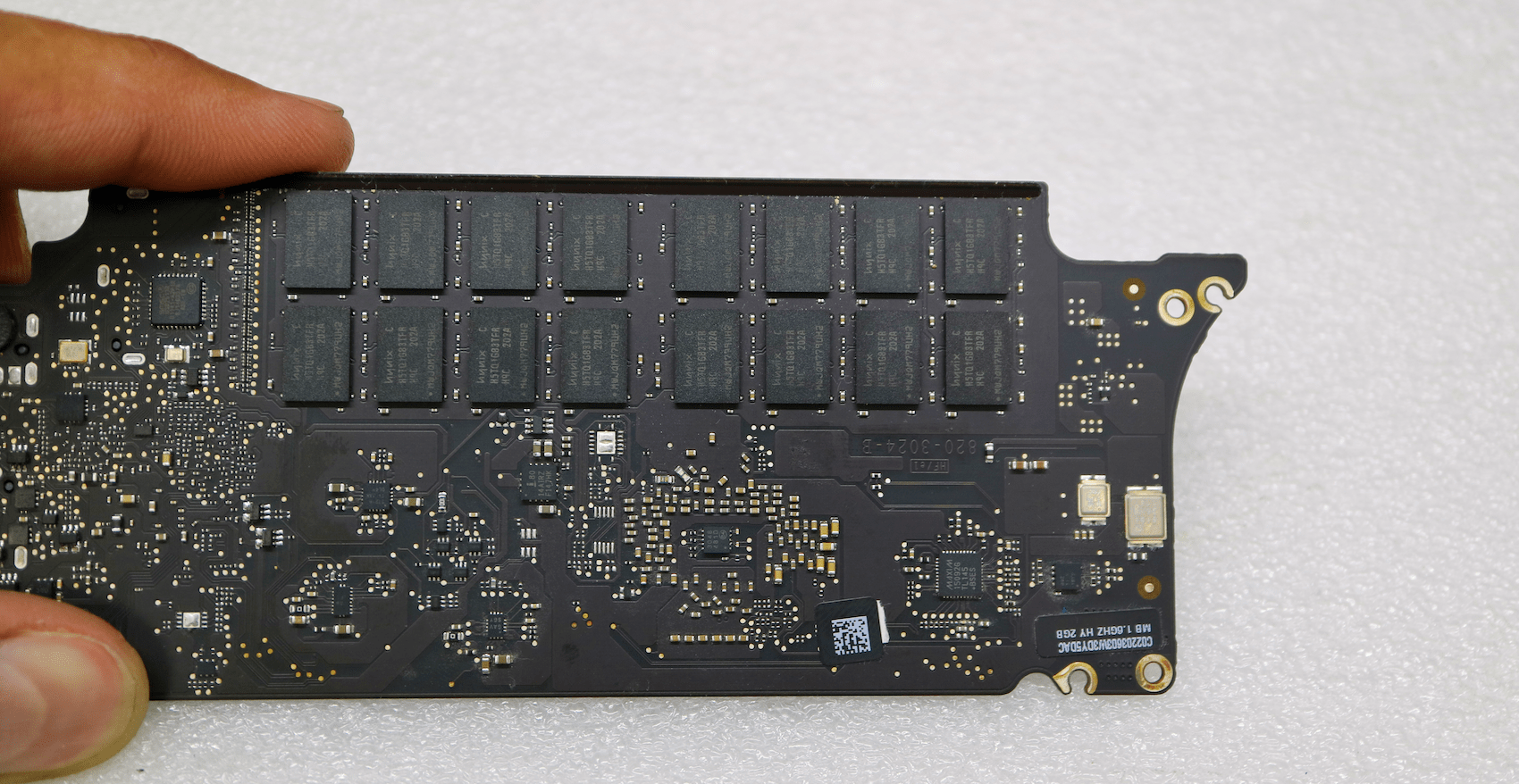 Материнская плата 820-3024-A macbook air A1370 A1465 с установленными 2Gb оперативной памяти Материнская плата 820-3024-A macbook air A1370 A1465 с установленными 2Gb оперативной памяти