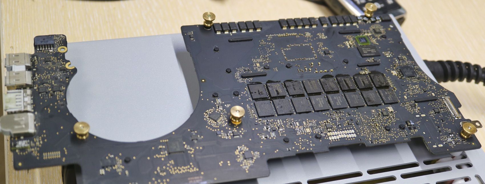 Установлены 16 GB оперативной памяти macbook A1398 late 2013 Установлены 16 GB оперативной памяти macbook A1398 late 2013