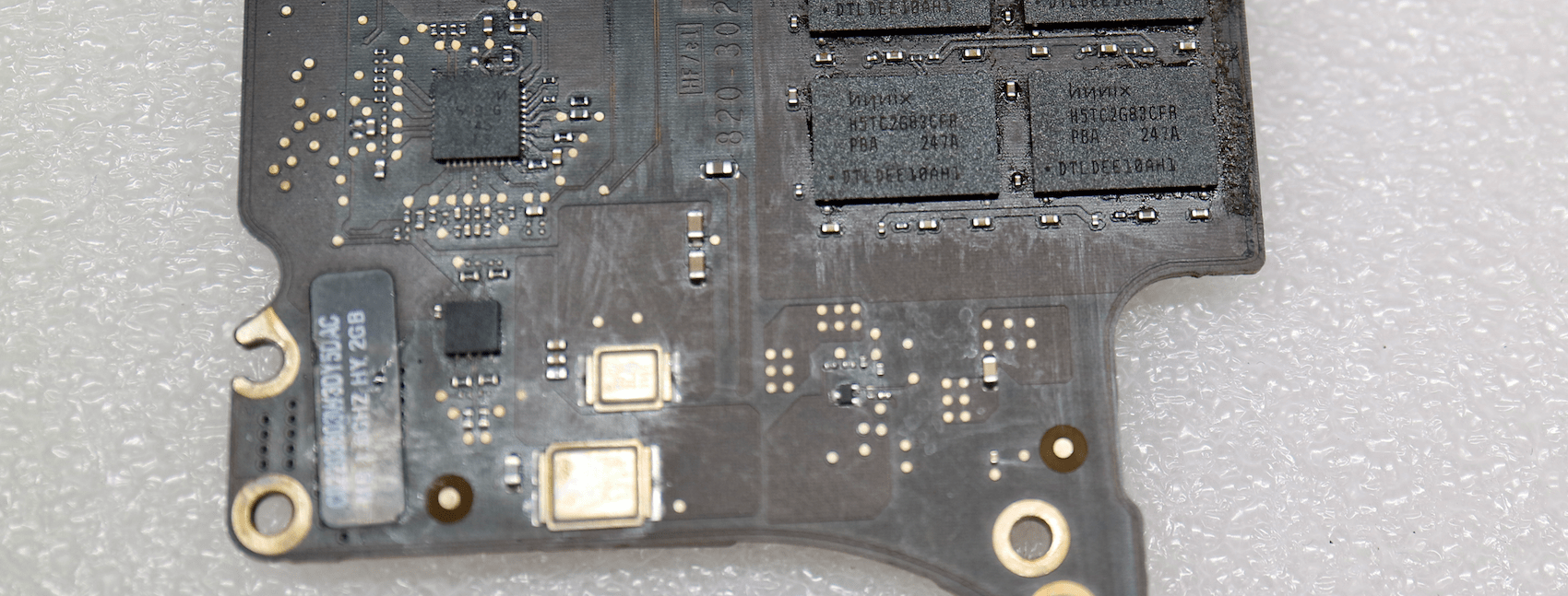 Установлены новые чипы Hynix общим объемом оперативной памяти 4Гб Установлены новые чипы Hynix общим объемом оперативной памяти 4Гб