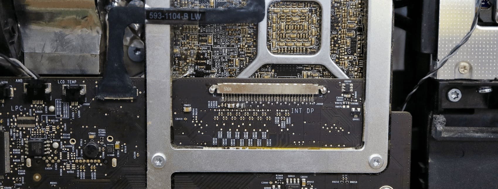 Установлен новый разъем матрицы на imac a1312 вместо поломанного старого Установлен новый разъем матрицы на imac a1312 вместо поломанного старого
