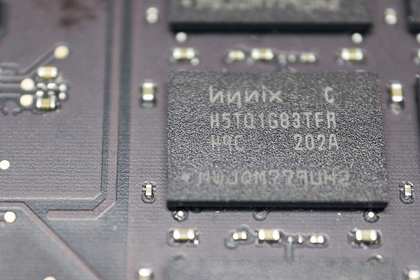 Чип памяти Hynix на материнской плате macbook air