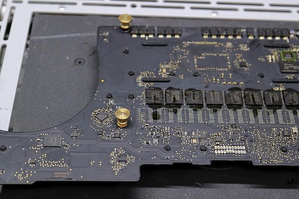 Установлены 8 микросхем оперативной памяти HYNIX - половина работы сделана)