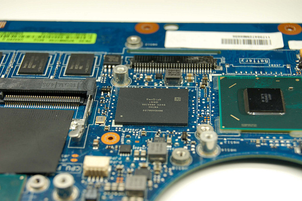 SDD ускоритель на материнской плате ноутбука ASUS ux32