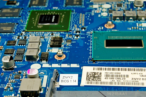 Материнская плата с запаянным мощным процессором haswell и схема его питания.